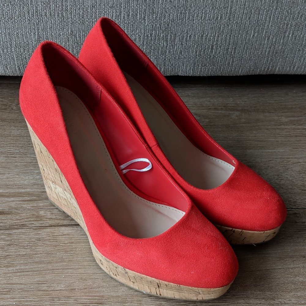Corkswoon Wedge in Red Suede
